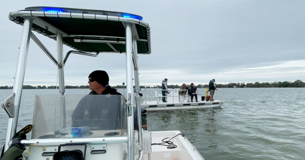 Search on for Florida boaters missing in lake near Legoland