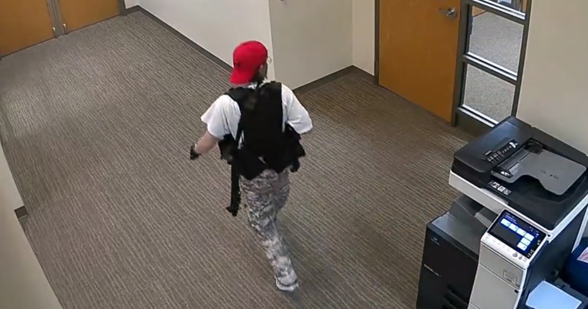 La policía de Nashville publica imágenes de seguridad del tirador entrando a la escuela