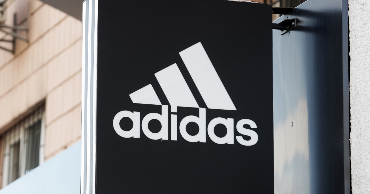 Adidas retira su oposición al diseño de tres rayas de Black Lives Matter