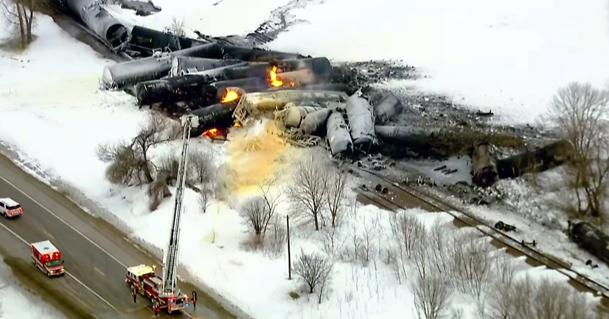 #Train carrying ethanol derails and catches fire in Minnesota, forcing residents to evacuate