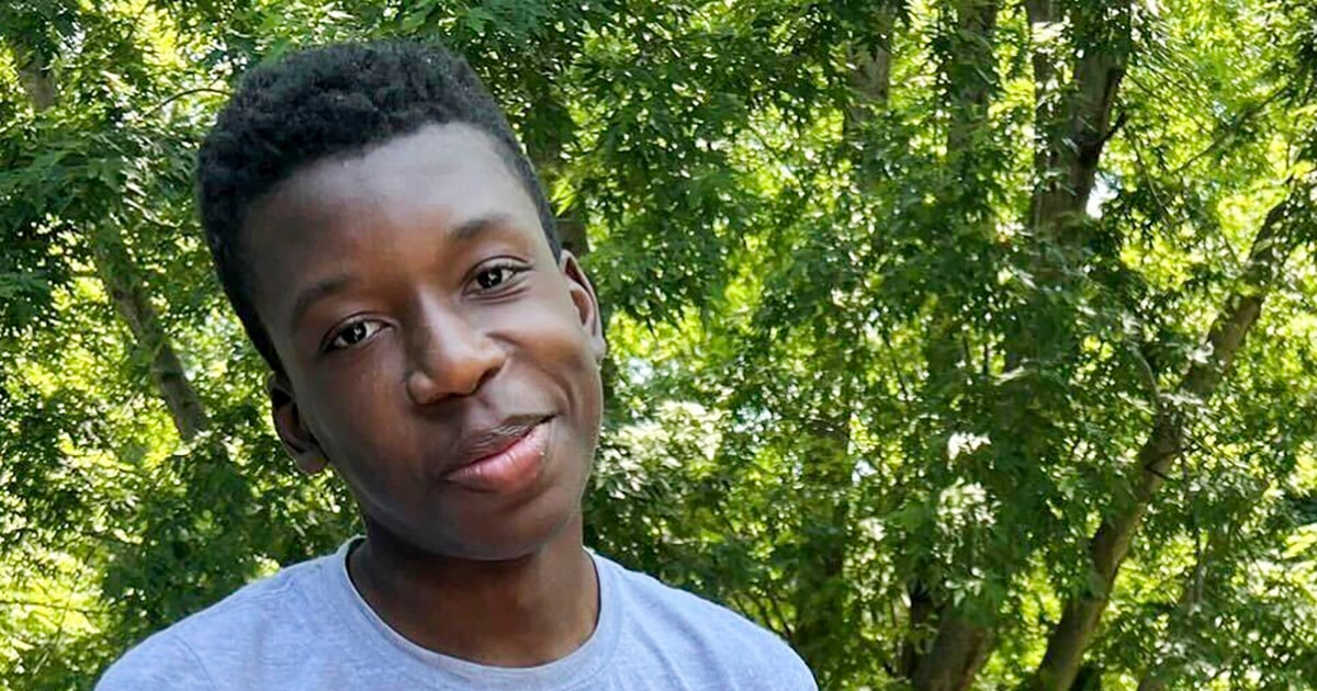Чернокож тийнейджър който беше прострелян в главата от бял собственик
