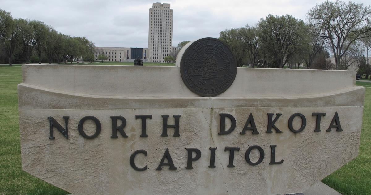 Dakota del Norte tramita en un día 10 proyectos de ley contra la