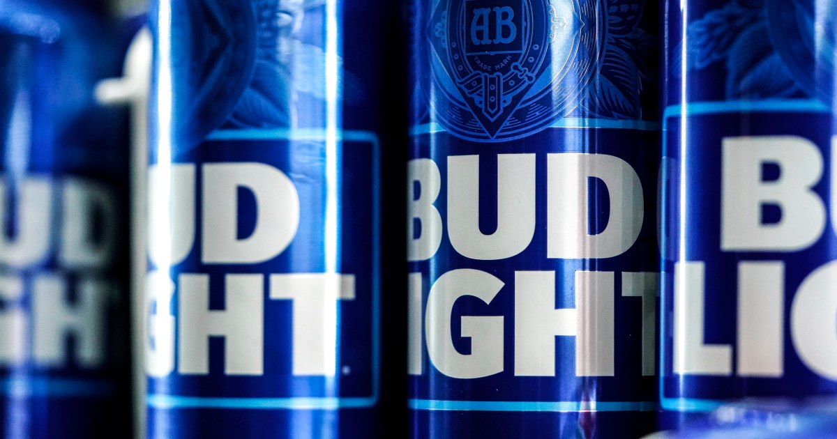 La empresa matriz de Budweiser ahora ofrece un reembolso a los clientes para impulsar las ventas