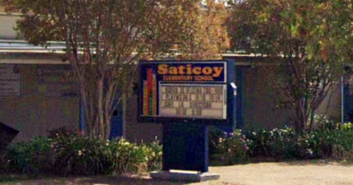 Bandera LGBTQ quemada en escuela primaria de California antes del evento Pride