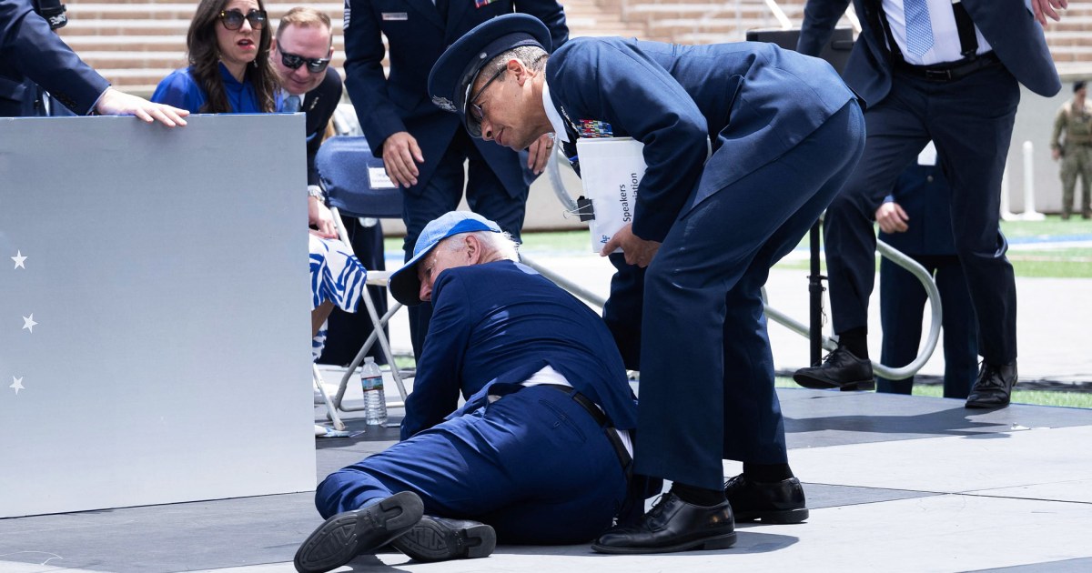 Biden « va bien » après être tombé sur scène à l’US Air Force Academy