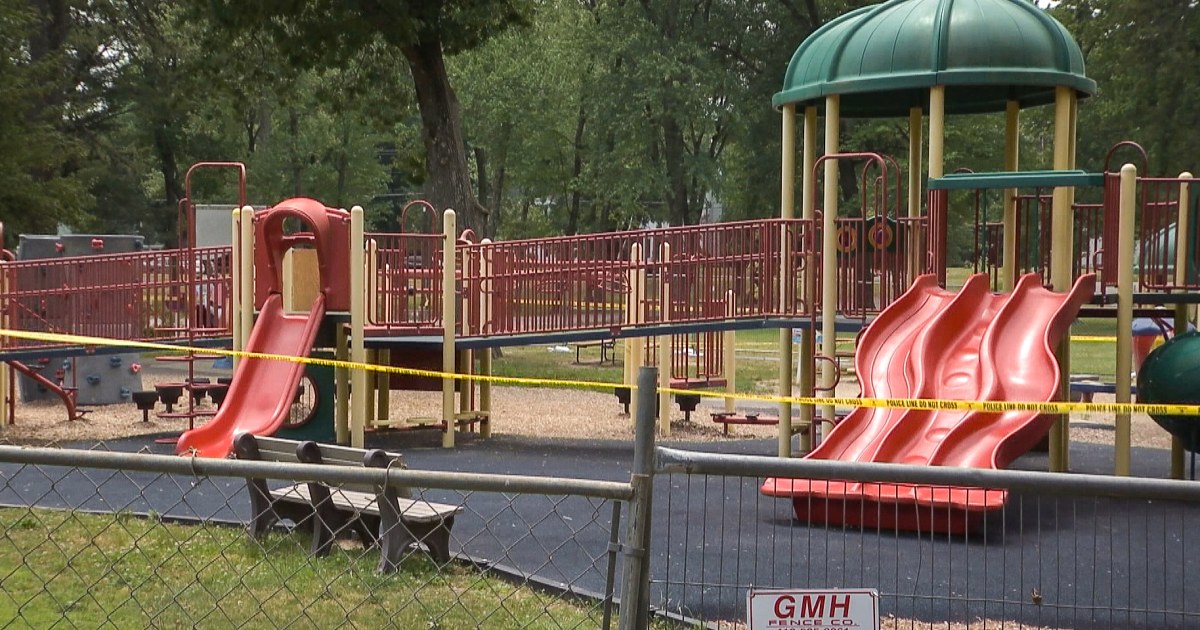 2 niños sufren ‘quemaduras como heridas’ después de verter ácido en toboganes en un parque infantil de Massachusetts 2 niños sufren ‘quemaduras como heridas’ después de verter ácido en toboganes en un parque infantil de Massachusetts
