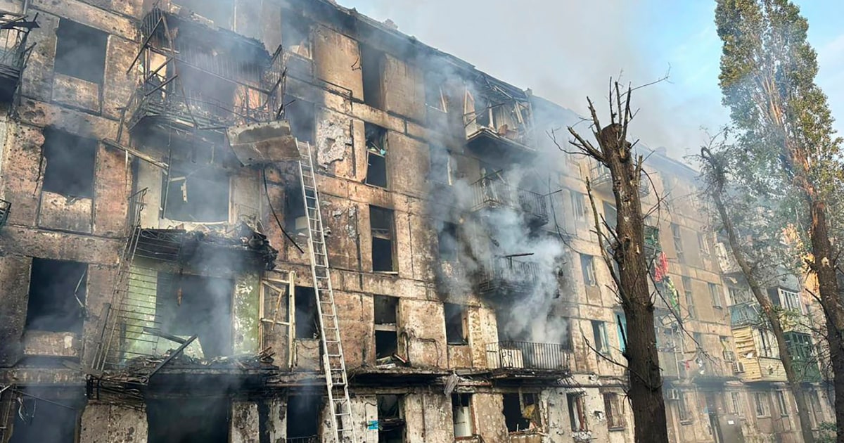 Ataque con misiles rusos en Ucrania mata al menos a 11 personas en la ciudad natal de Zelensky