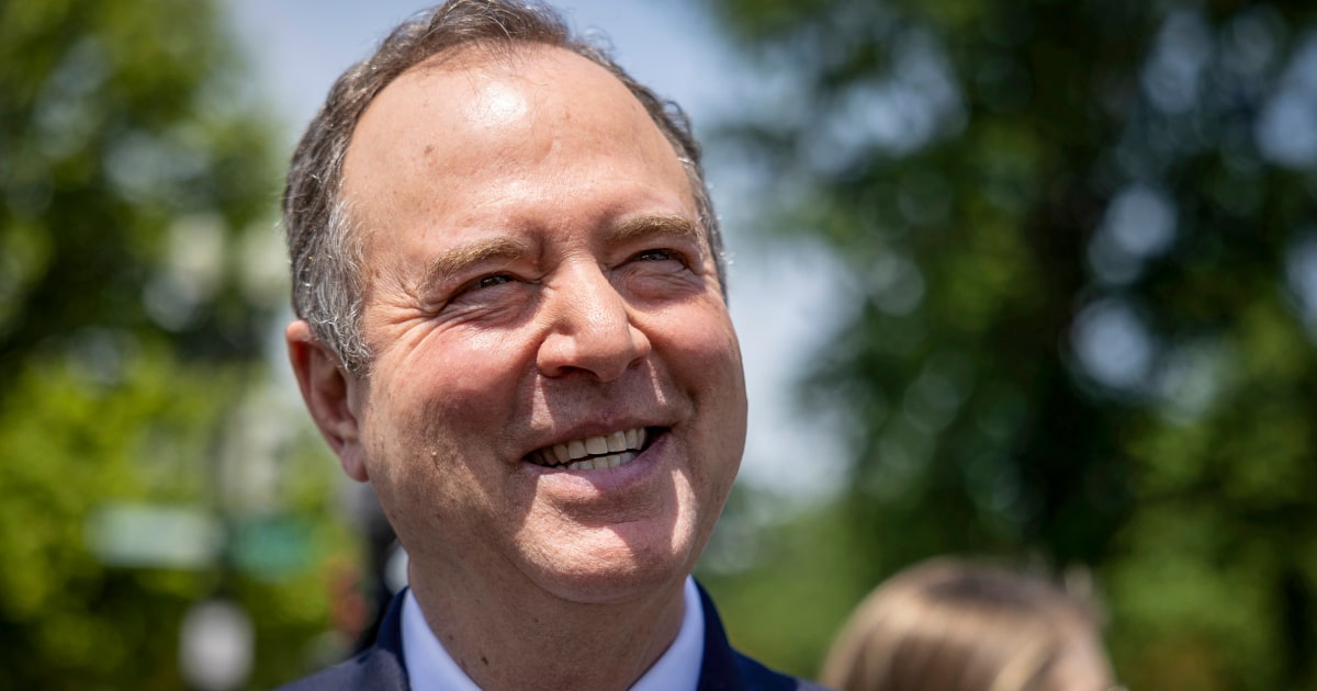 Cámara bloquea esfuerzos republicanos para censurar al representante Adam Schiff