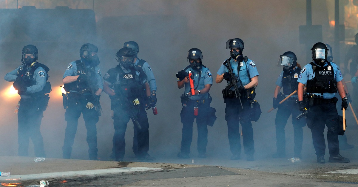La investigación del DOJ sobre la policía de Minneapolis encuentra discriminación racial y fuerza excesiva La investigación del DOJ sobre la policía de Minneapolis encuentra discriminación racial y fuerza excesiva