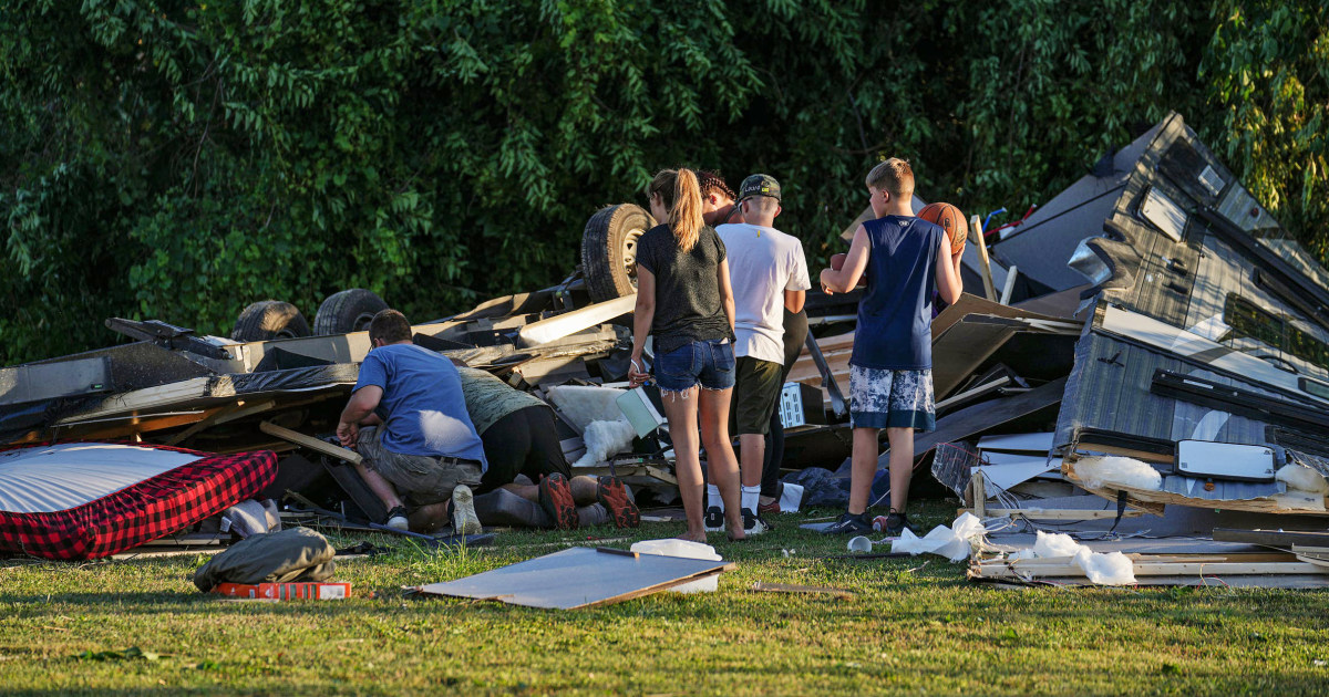 3 dead as tornadoes and thunderstorms hit the Midwest and the South