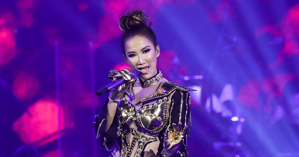 Singer CoCo Lee dies at 48
