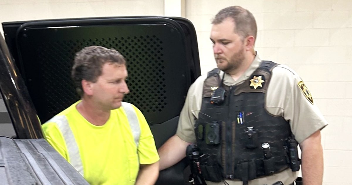 Marido arrestado por muerte de esposa encontrada en carretera de Minnesota
