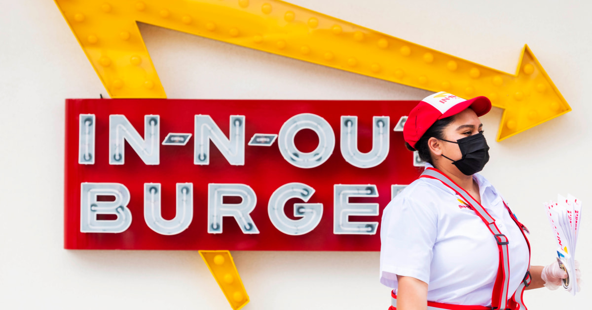 In-N-Out Burger bars employees in 5 states from wearing masks to emphasize their ‘smiles and other facial features’