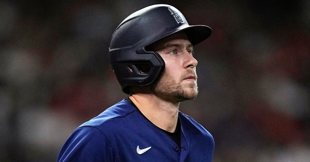 Seattle Mariners Jarred Kelenic breaks foot kicking water cooler