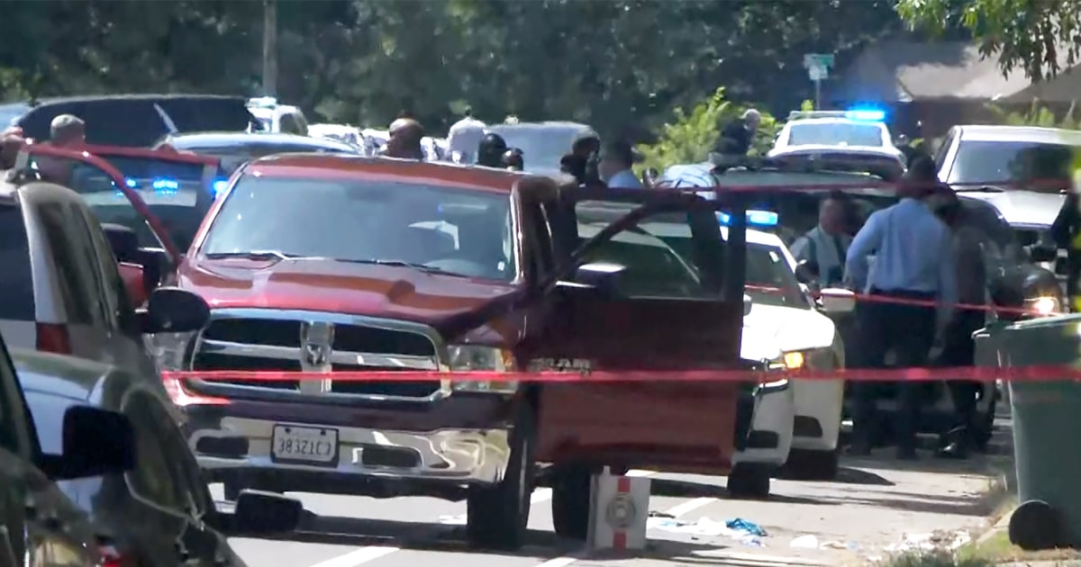 #Gunman shot by police after firing outside Memphis school