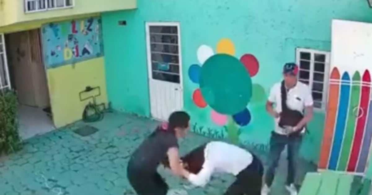 Niño Mata A Maestra Y Compañeros En Monterrey