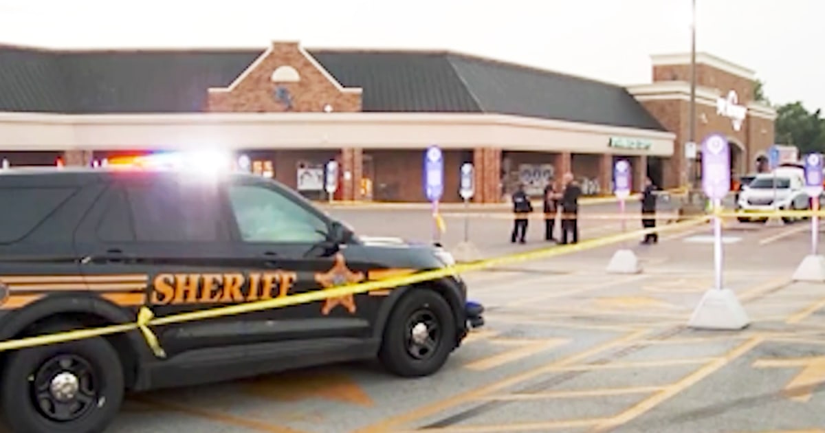 Pregnant Woman Suspected Of Shoplifting Fatally Shot By Ohio Officer ...