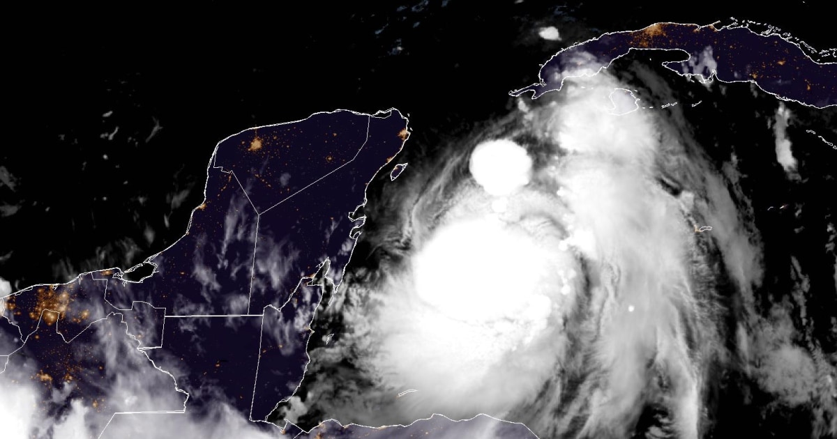 Tropical Storm Idalia expected to intensify into a Category 3 hurricane as it moves toward Florida