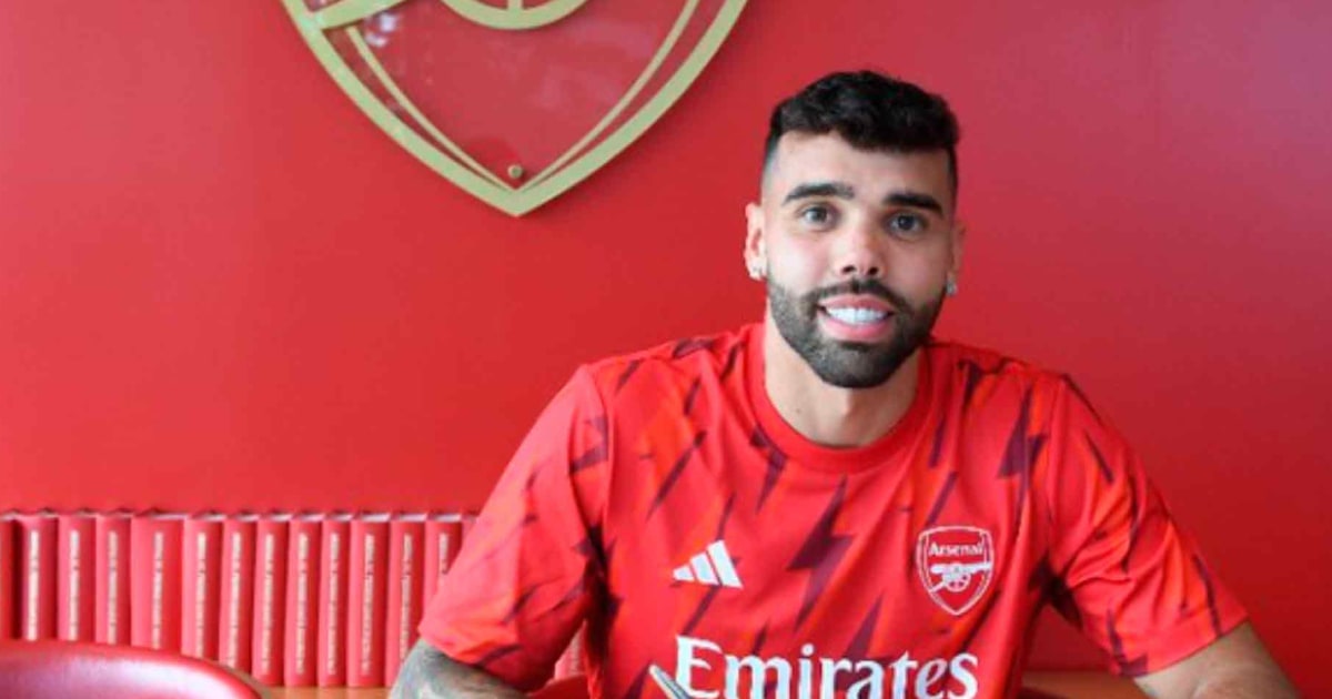 Arsenal Signs Spanish Goalkeeper David Raya on Loan with Option to Buy