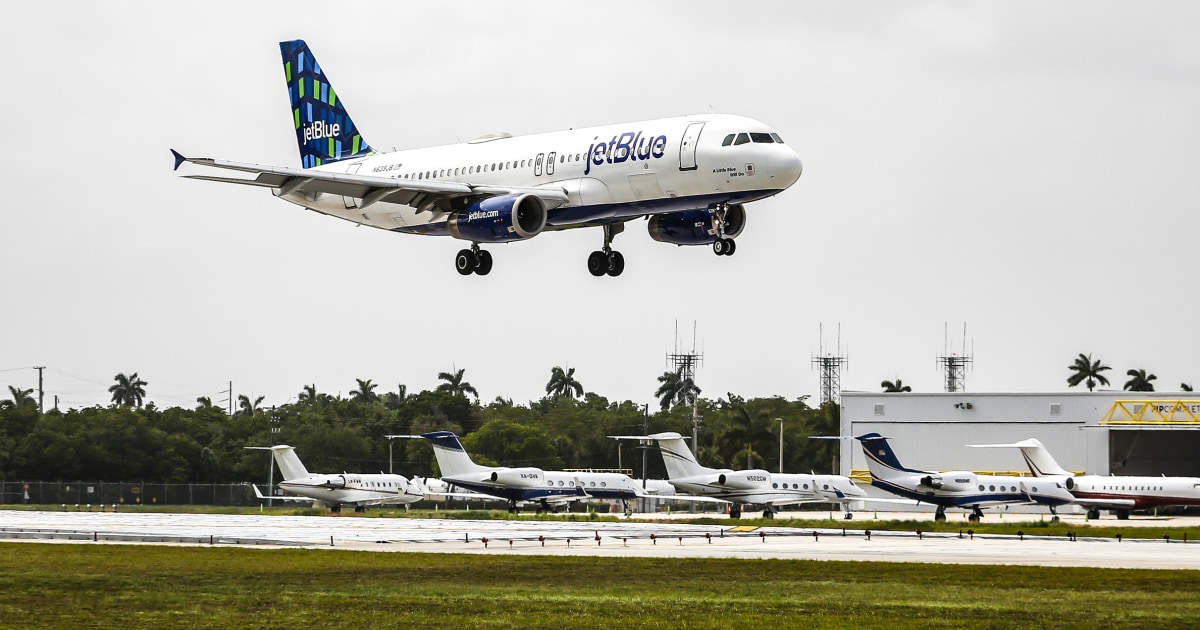 JetBlue ще намали някои маршрути в натиска за рентабилност дни след като съдията забрани покупката на Spirit
