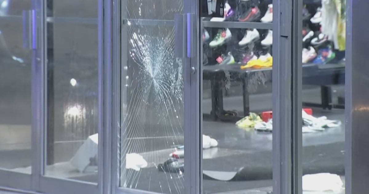Des groupes de personnes pillent des magasins à Philadelphie ;  au moins 15 personnes arrêtées