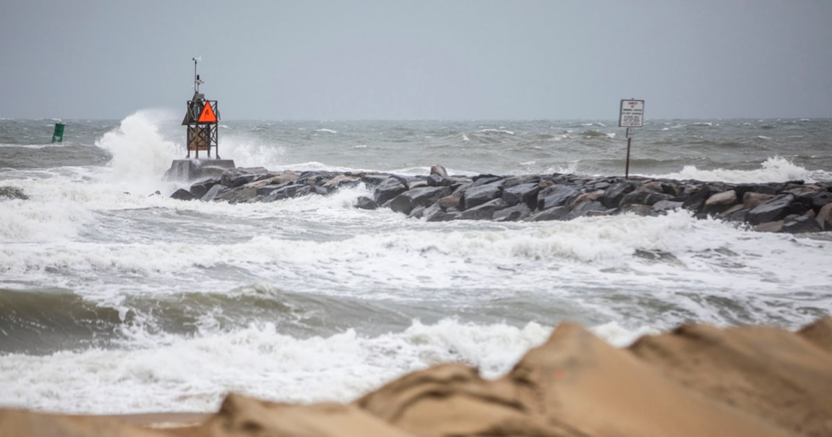 La Tormenta Tropical Ophelia Toca Tierra En Carolina Del Norte: Sus ...