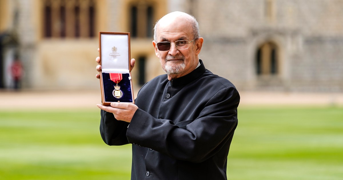 Salman Rushdie Announces Memoir Knife About Being Stabbed On Stage salman-rushdie-announces-memoir-knife-about-being-stabbed-on-stage