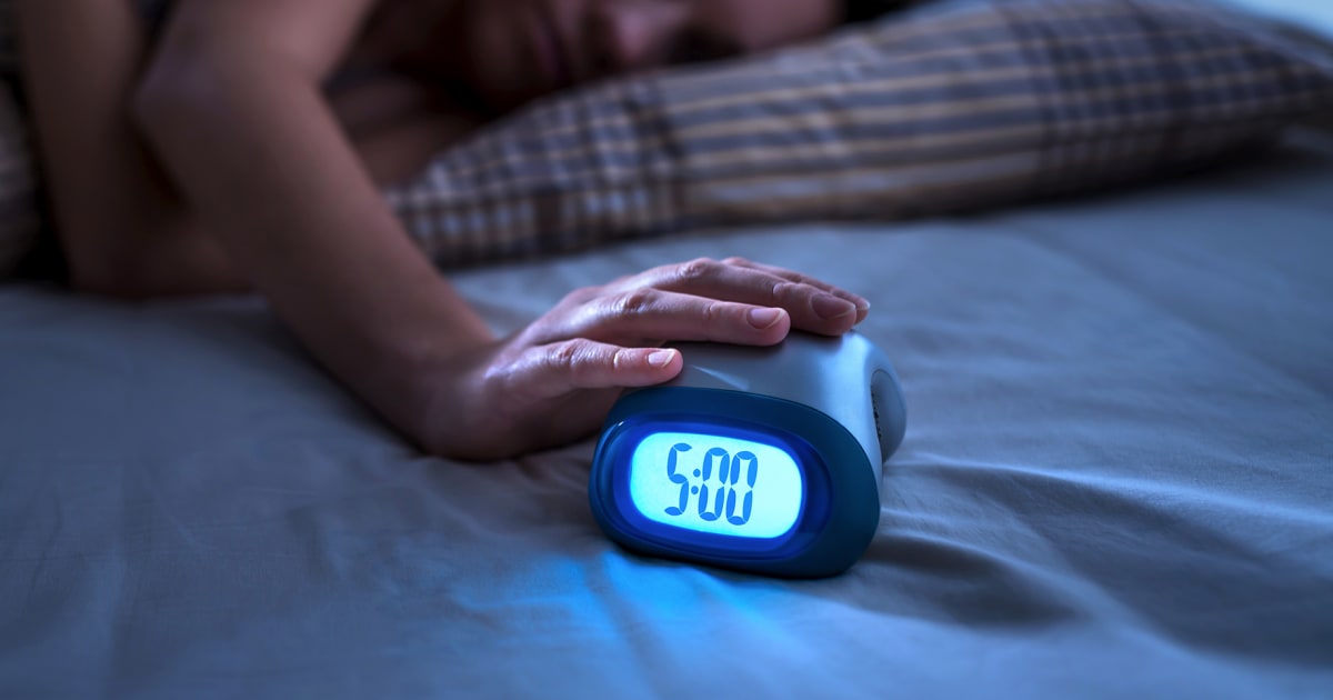 Does hitting snooze on alarm make you more tired in the morning