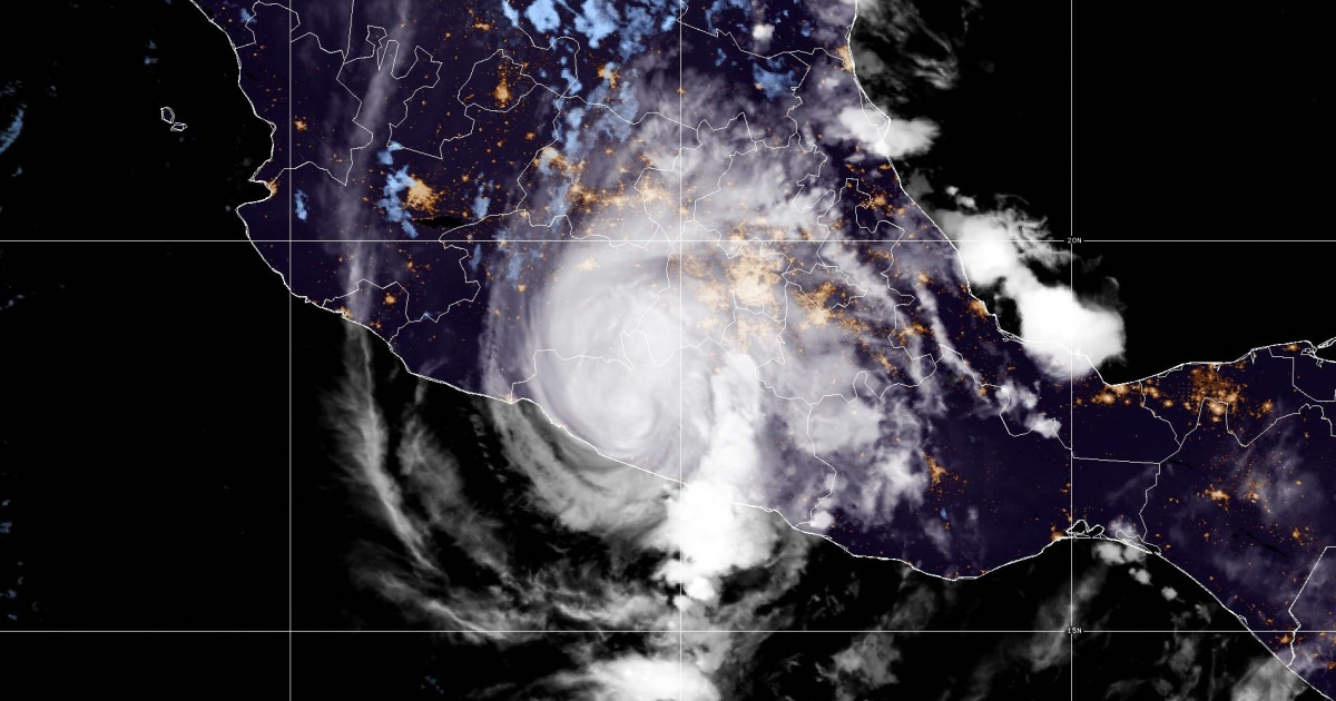 Hurricane Otis live updates: Communication down in Acapulco after storm hits region