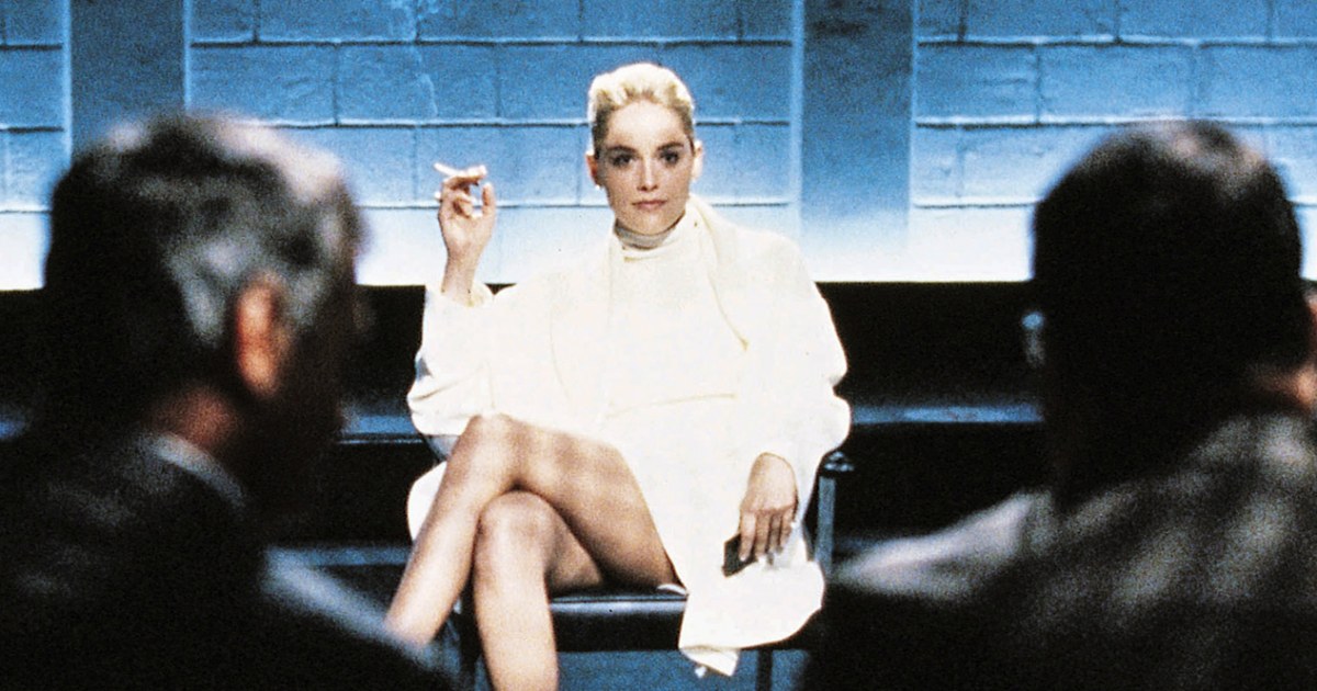 Основной инстинкт сцена фото. Basic Instinct 1992 Шерон Стоун вагина. Шэрон Стоун основной инстинкт допрос. Шэрон Стоун основной инстинкт сцена допроса. Сцена Шерон Стоун на допросе.