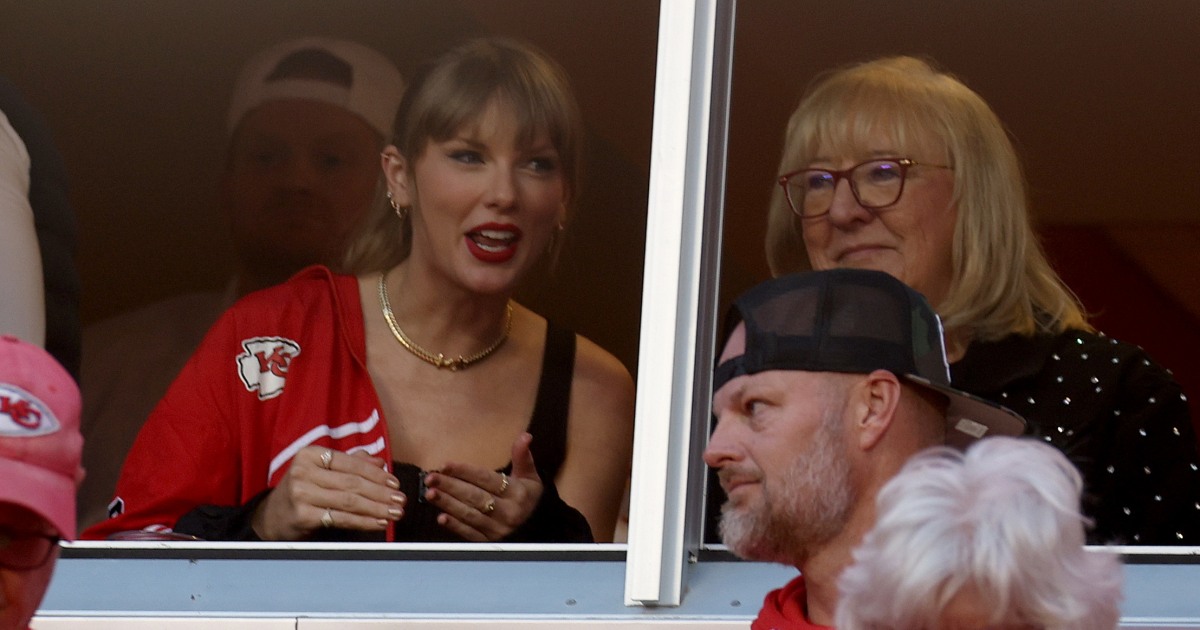 Taylor Swift turns out to see Travis Kelce, Kansas City Chiefs play Chicago  Bears - ABC News