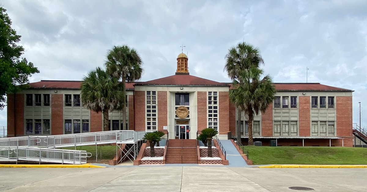 Rats, moldy food and leaky roofs Problems at women's prison in Florida