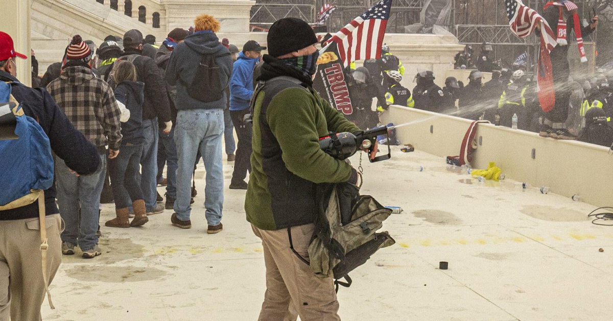 FBI SWAT team on the hunt for exNational Guardsman wanted
