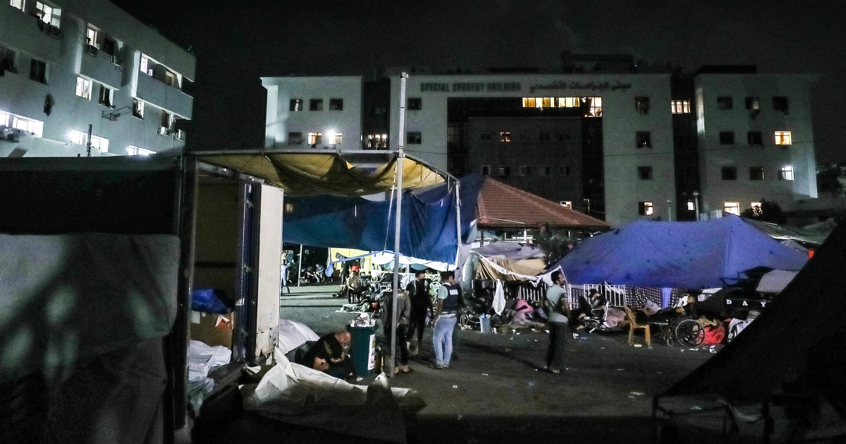 Israeli troops raid Gaza&rsquo;s main hospital