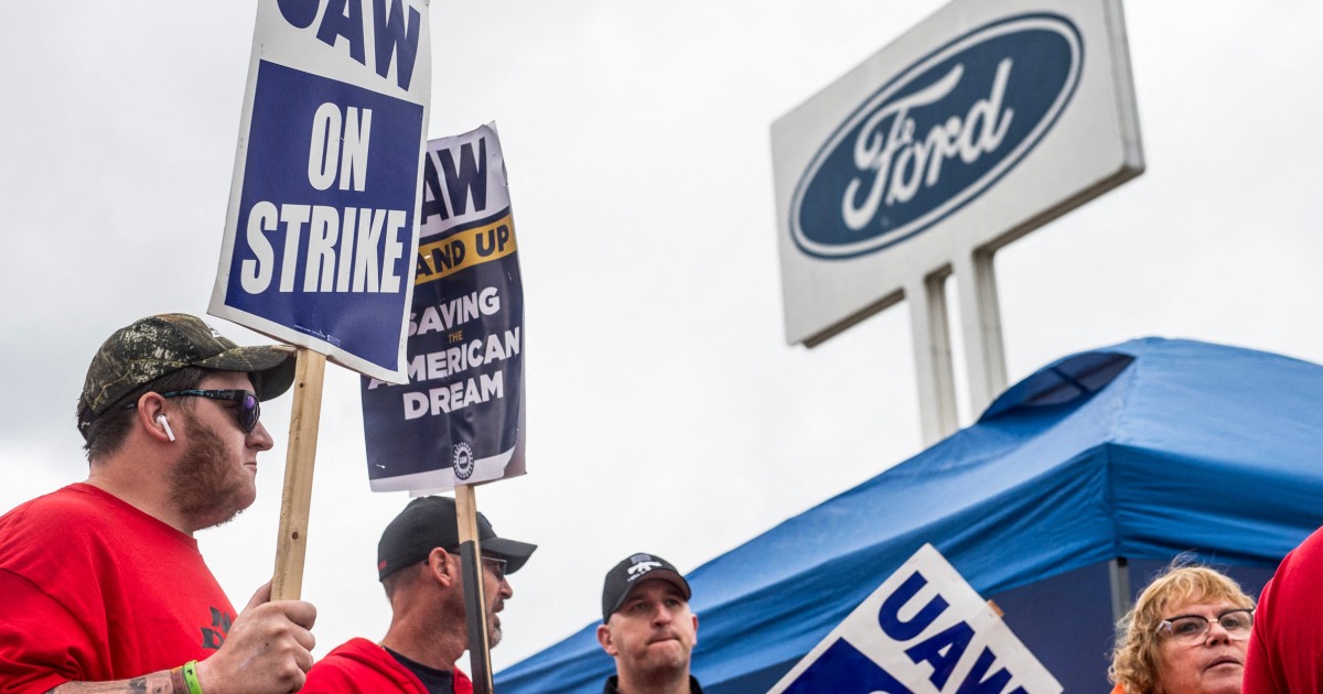 UAW members approve new contract with Ford, Stellantis, GM