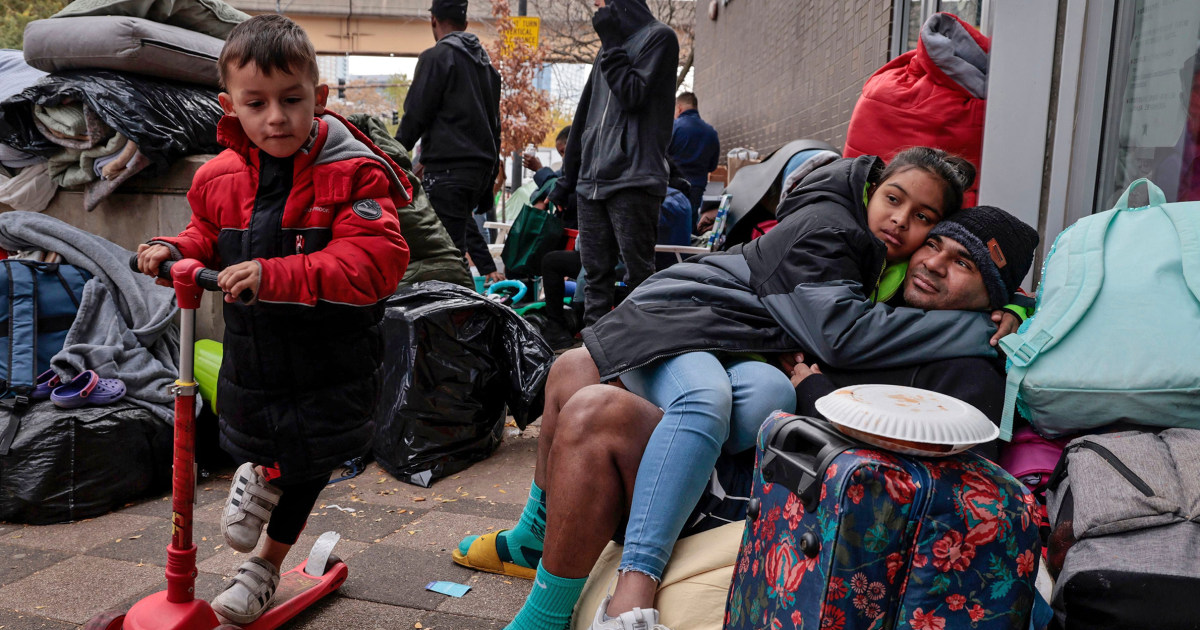 Чикаго се бори да подслони мигранти с наближаването на зимата
