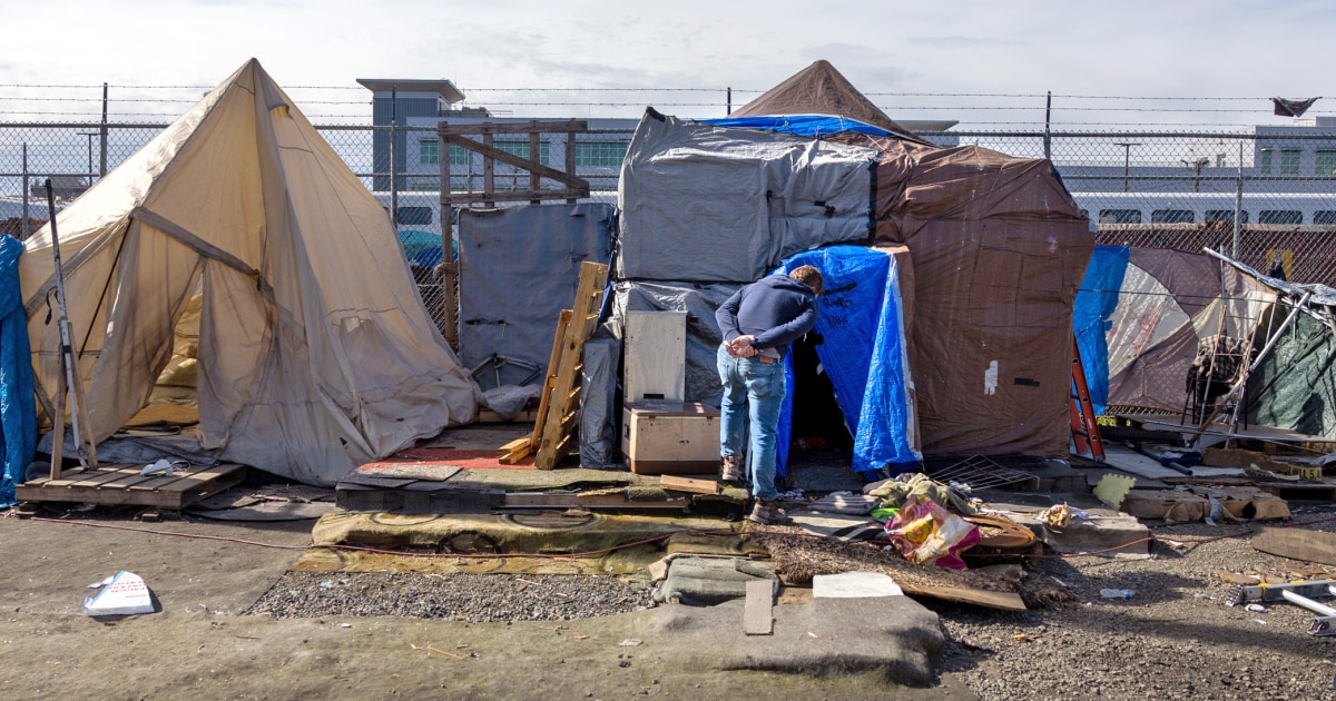 Федералната жилищна агенция казва, че е помогнала на 94 000 домакинства да излязат от бездомността или да избегнат тази година