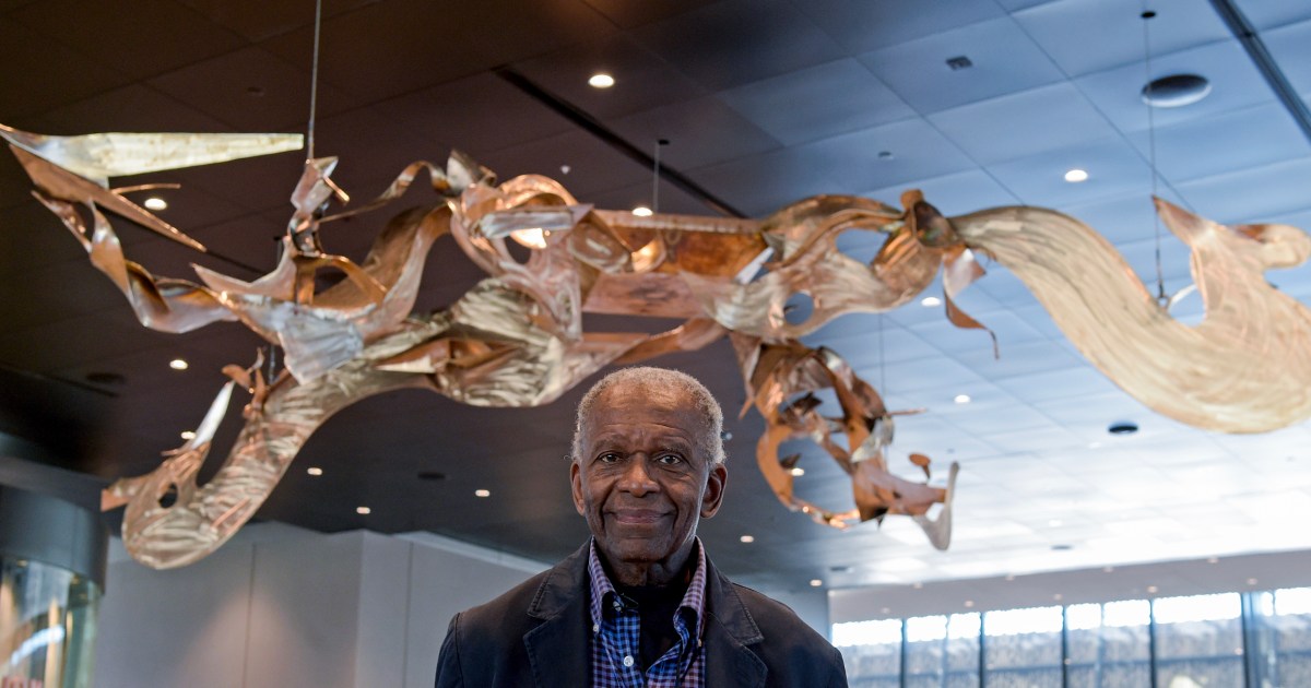 Ричард Хънт, плодовит чикагски скулптор, чиито обществени творби изследваха гражданските права, почина на 88
