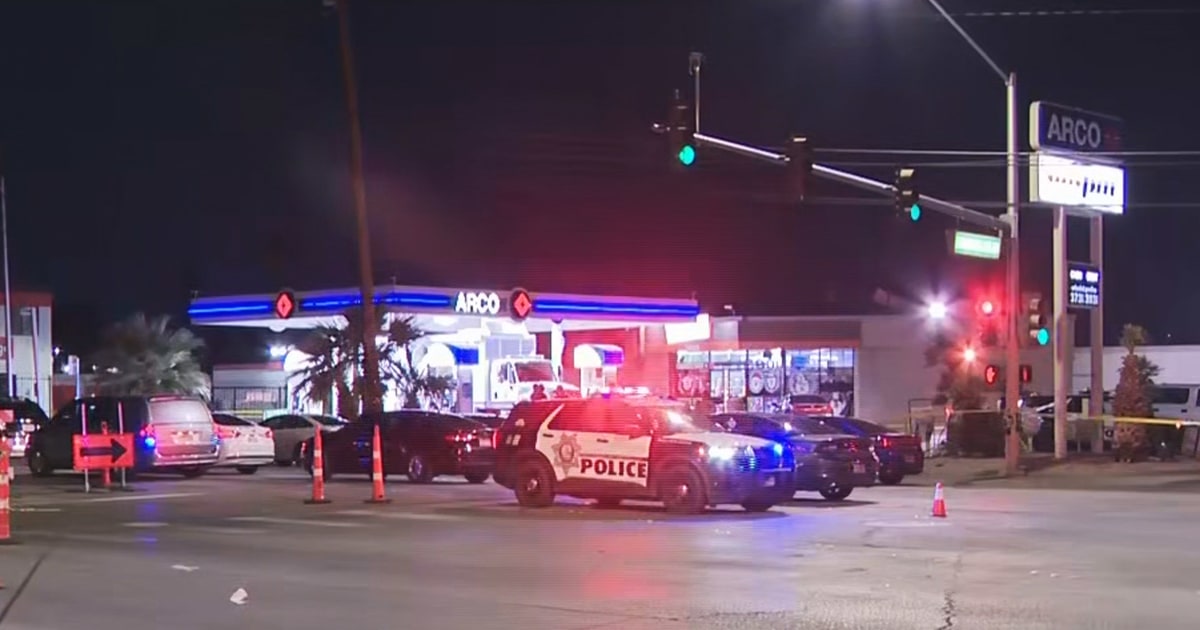 Полицията в Лас Вегас издирва въоръжен мъж за когото се