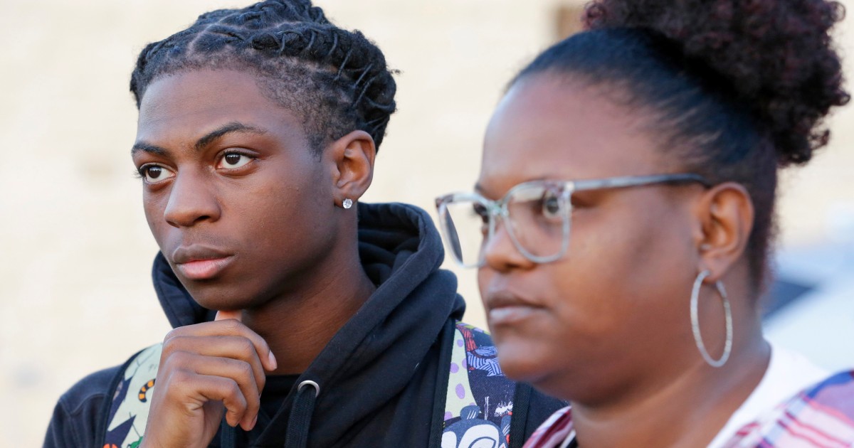 Гимназия в Тексас върна чернокож ученик обратно на спиране от