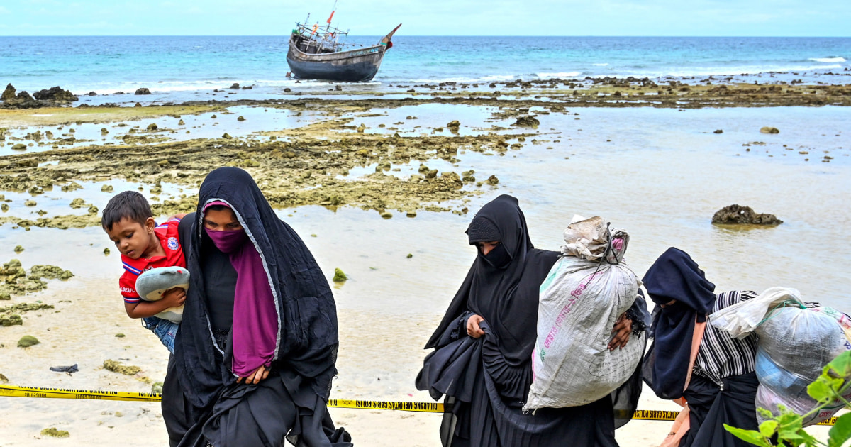 2 плаващи лодки с 400 рохинги бежанци на борда отчаяно се нуждаят от спасяване, предупреждава ООН