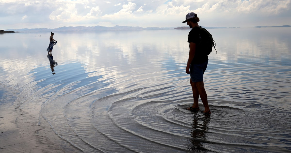 Докато Голямото солено езеро се свива и учените се притесняват