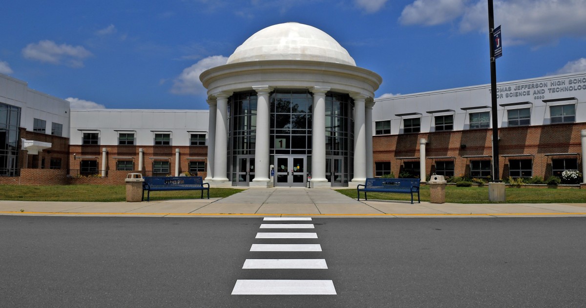 Върховният съд стои настрана от спора за расови предпочитания относно приема в гимназията във Вирджиния