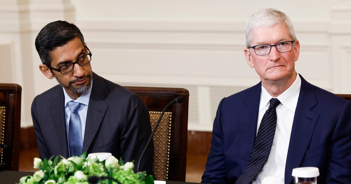Правителствата шпионират потребителите на Apple и Google чрез телефонни известия, казва американският сенатор