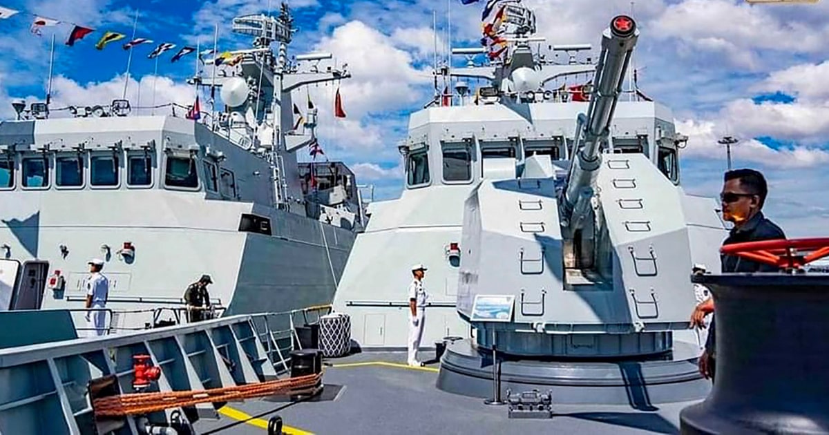 Корабите на китайския флот са първите, които акостират на новия кей на камбоджанската военноморска база