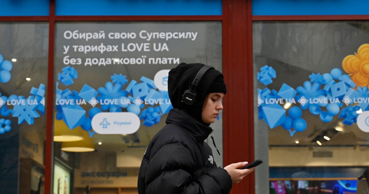 Украйна е изправена пред втори ден на огромно прекъсване на телефонната и интернет връзка след предполагаема руска кибератака