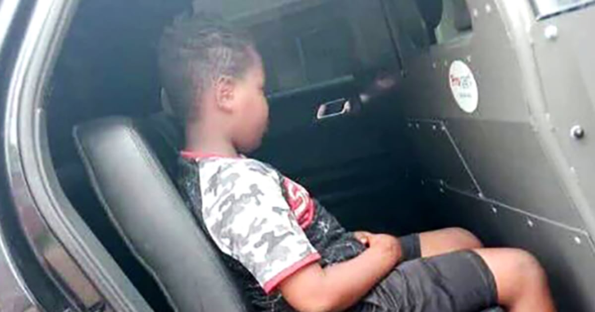 10-годишно чернокожо дете в Мисисипи, което е уринирало на обществено