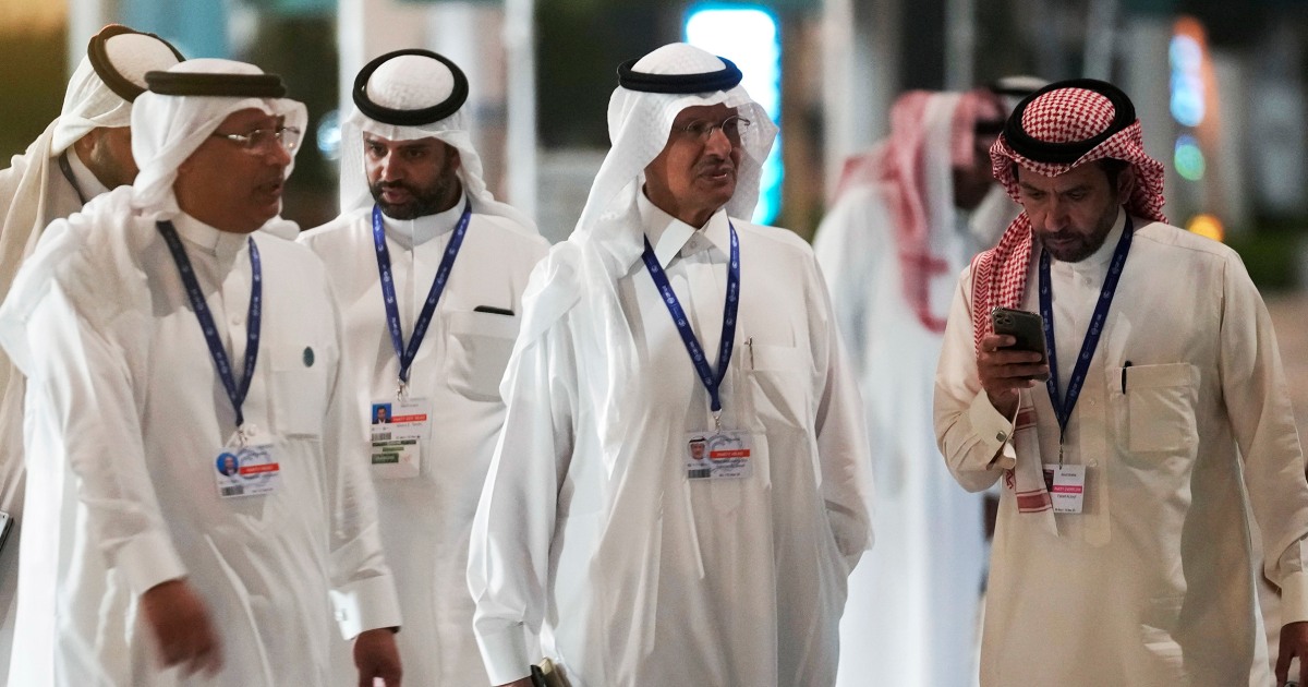 Саудитска делегация на климатичната конференция включваше недекларирани служители на петролна компания, казва организация с нестопанска цел