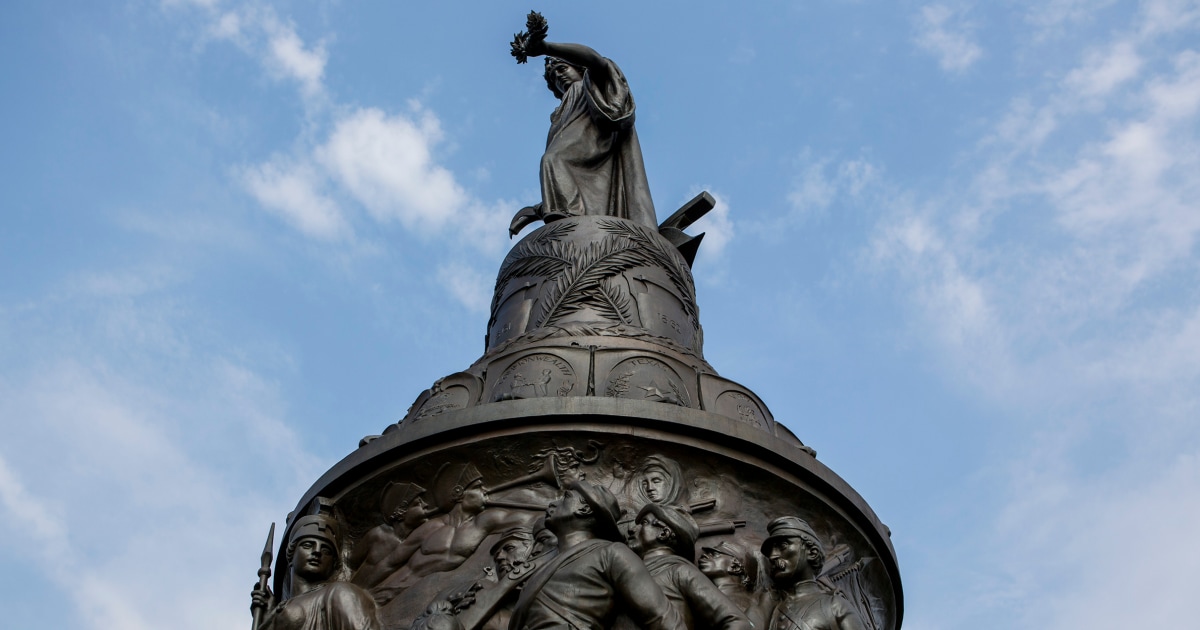 АРЛИНГТЪН, Вирджиния — Мемориал на Конфедерацията ще бъде премахнат от