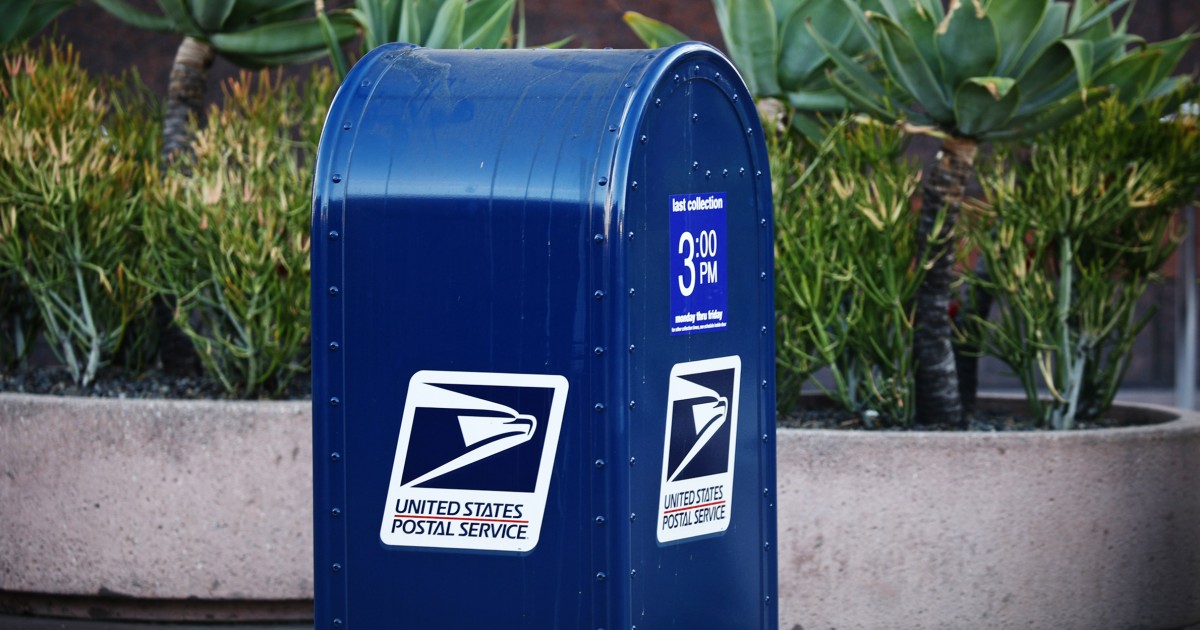 Тези емблематични сини кутии за събиране на поща получават високотехнологично преобразяване